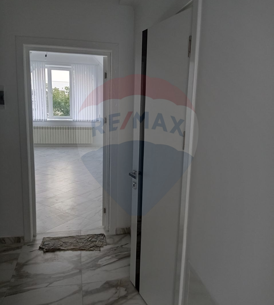 2.700 EUR