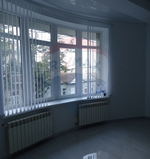 2.700 EUR