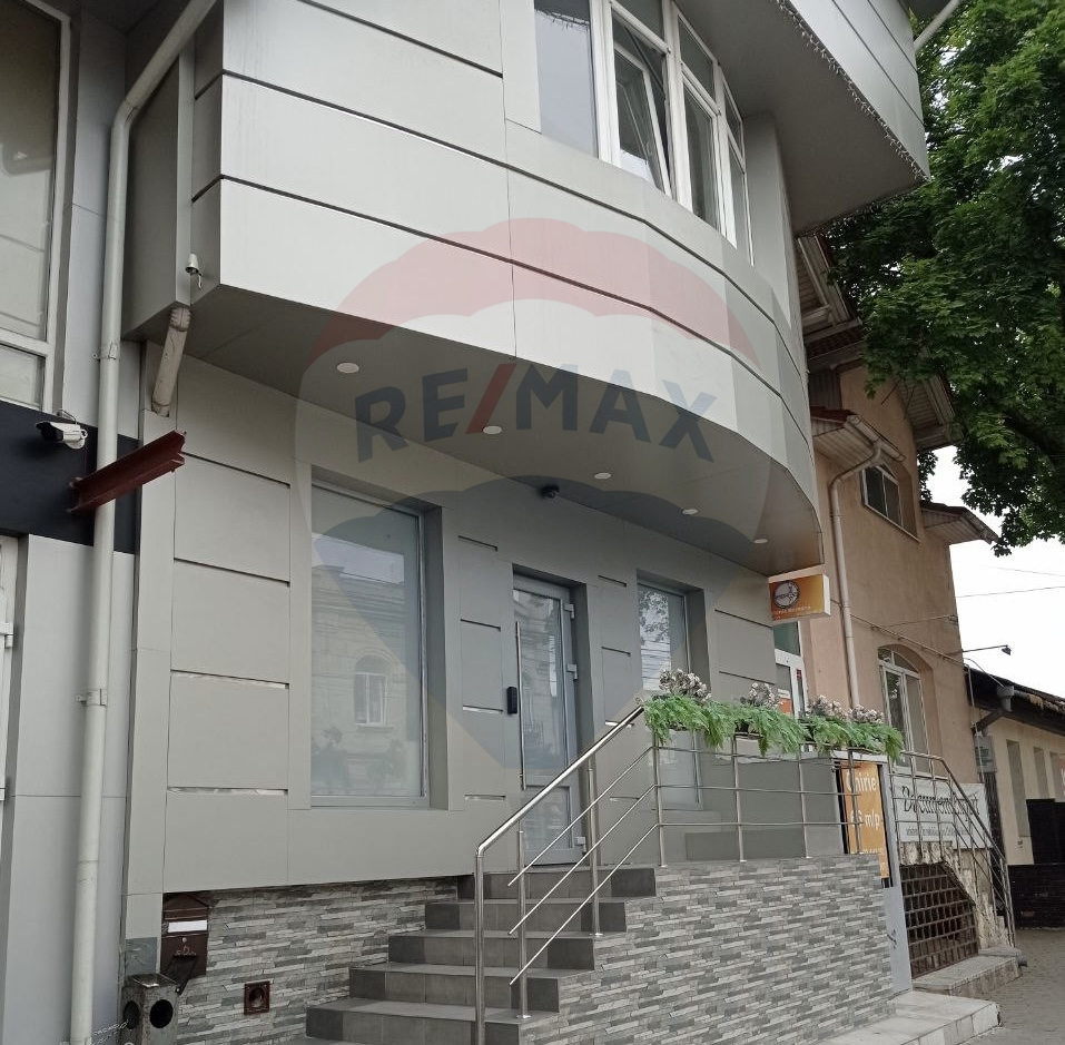 2.700 EUR