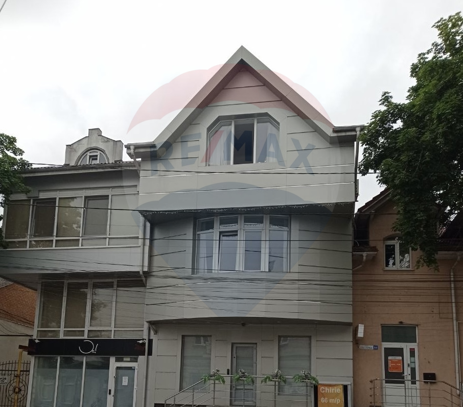 2.700 EUR