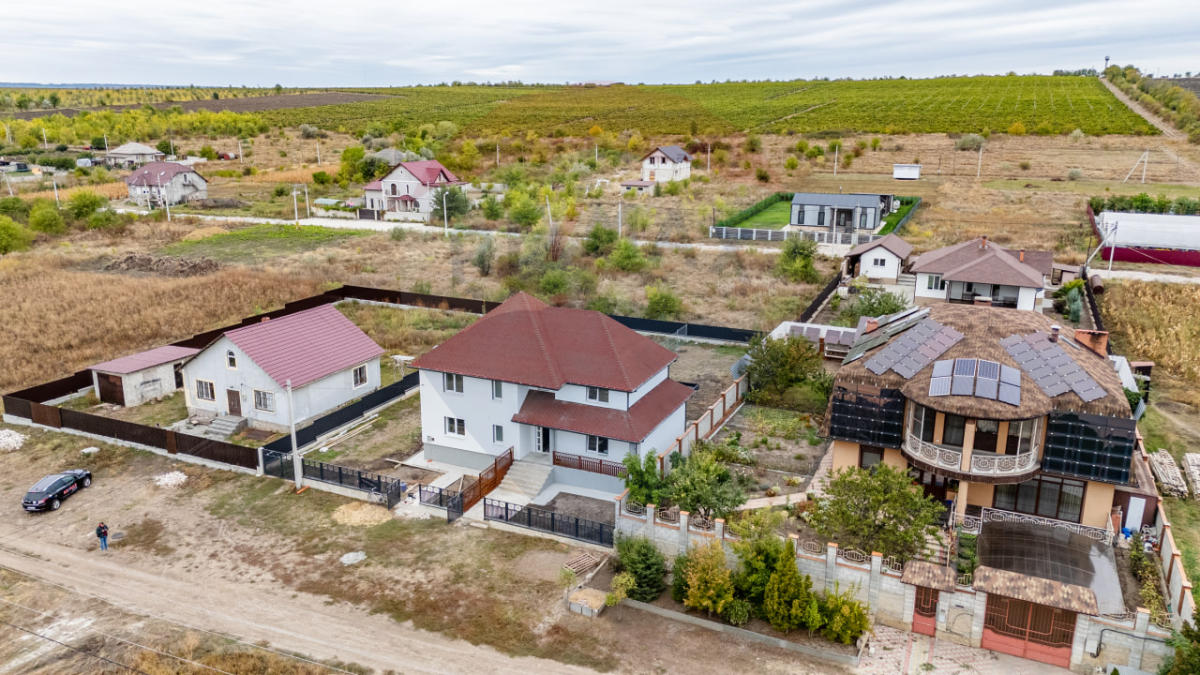 135.000 EUR