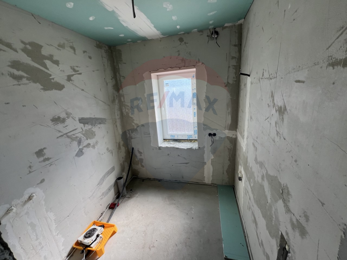 135.000 EUR