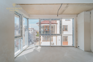 135.000 EUR