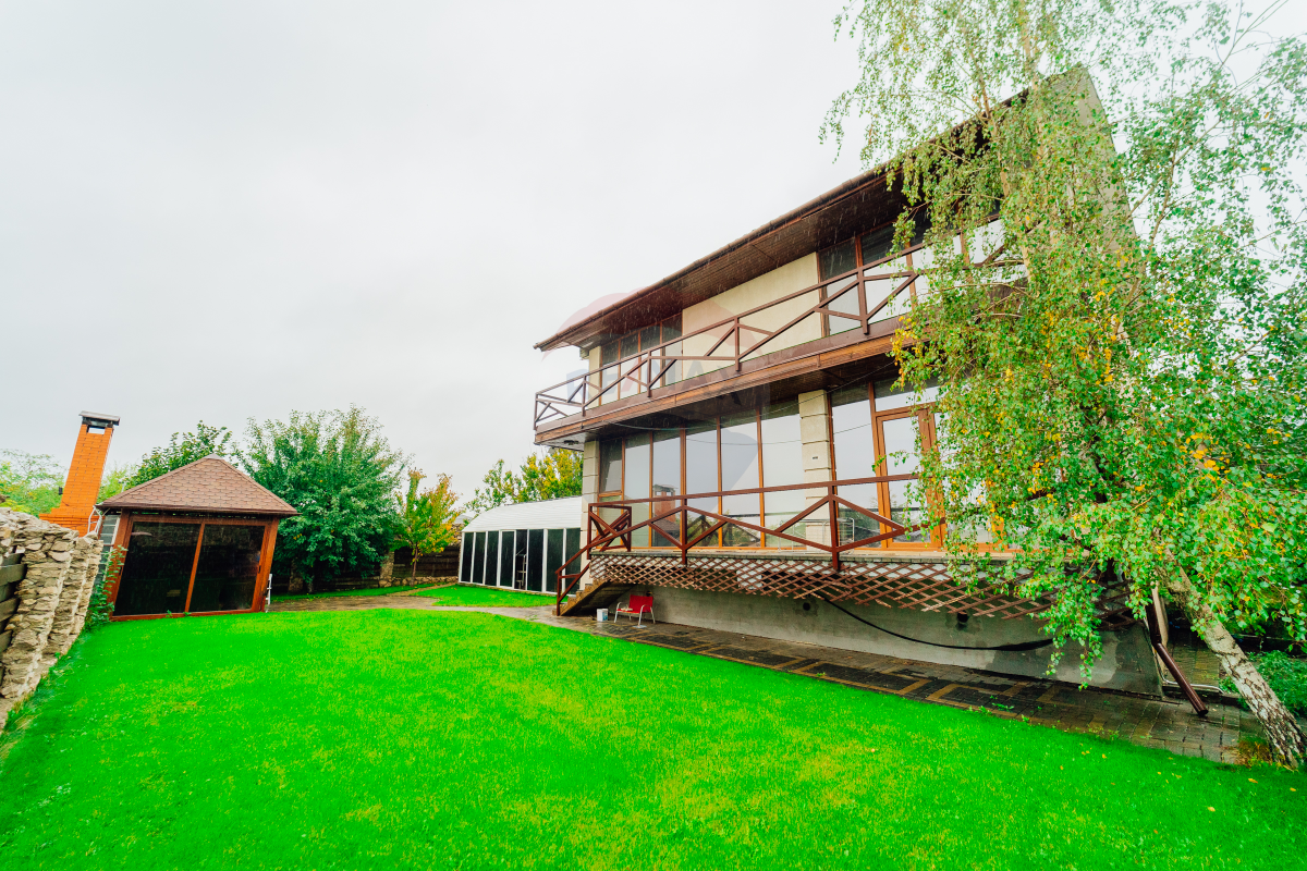 1.600 EUR