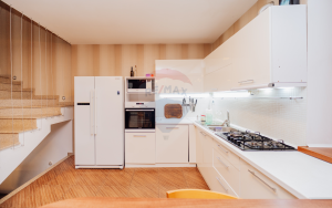 1.600 EUR
