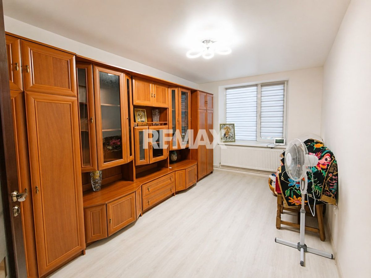 45.800 EUR