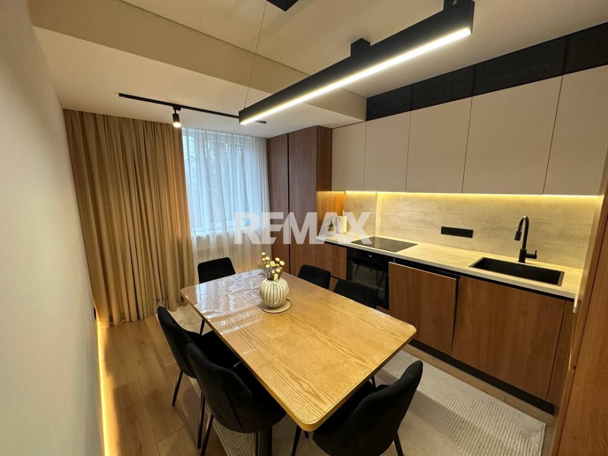 850 EUR