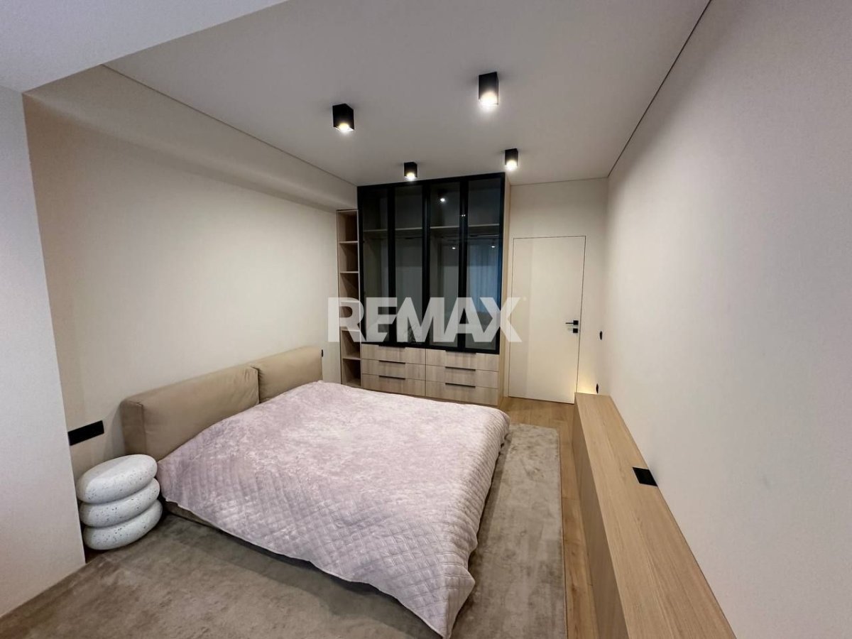 850 EUR