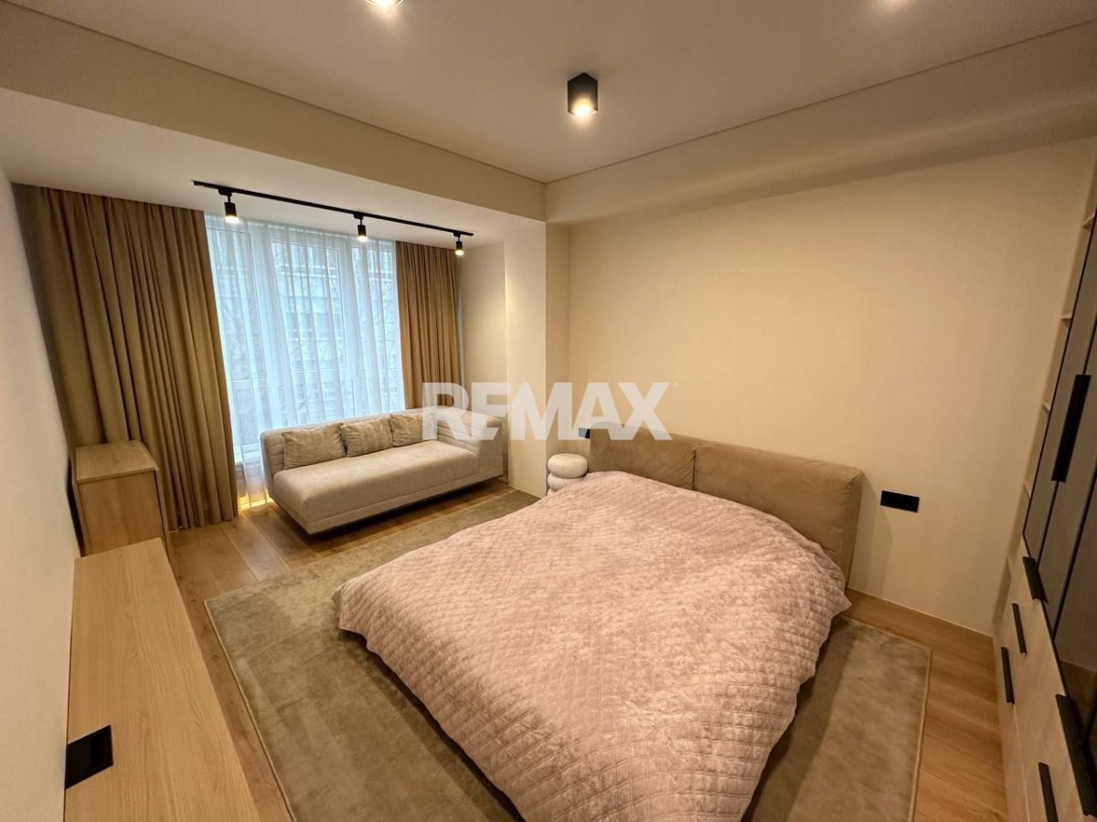 850 EUR
