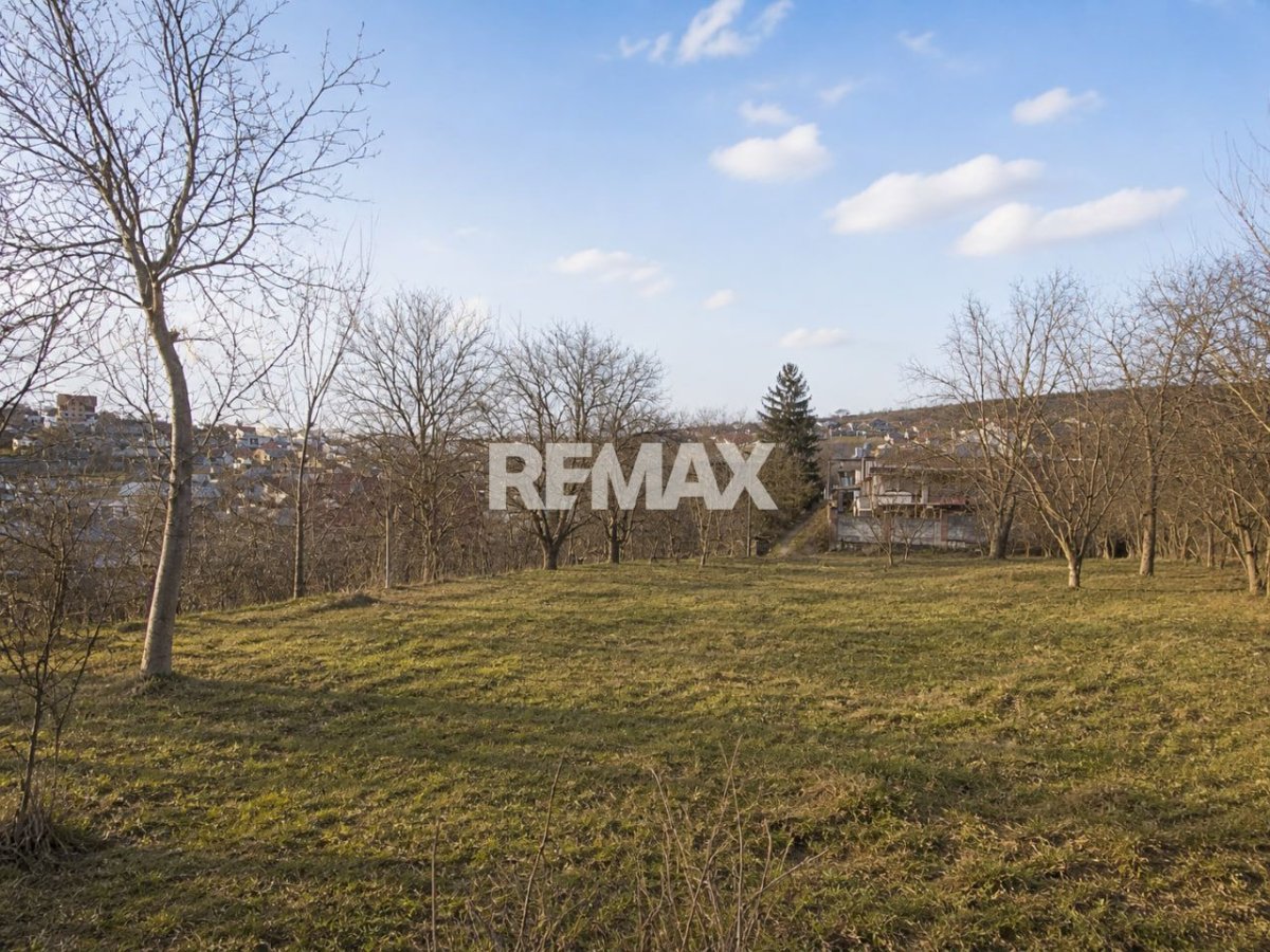 105.000 EUR