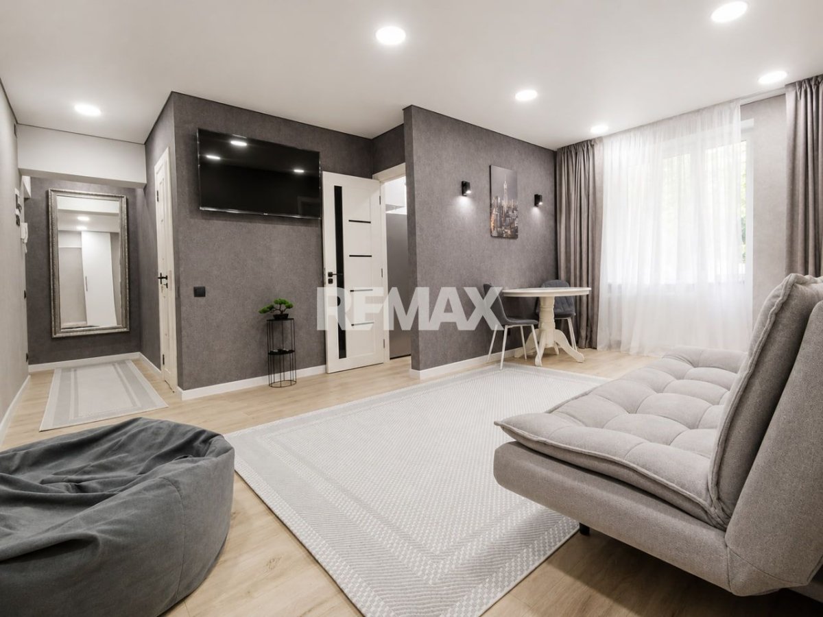 102.000 EUR