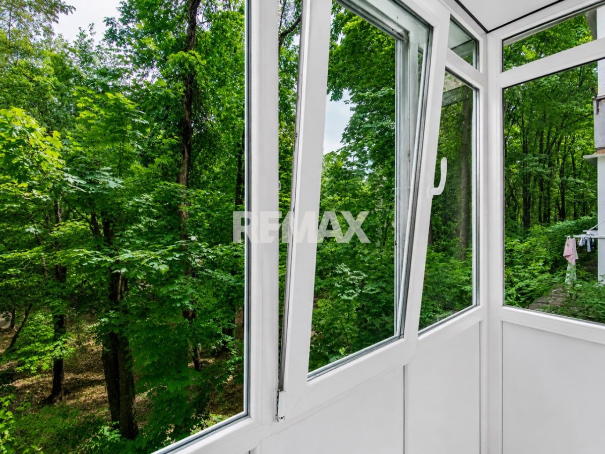102.000 EUR