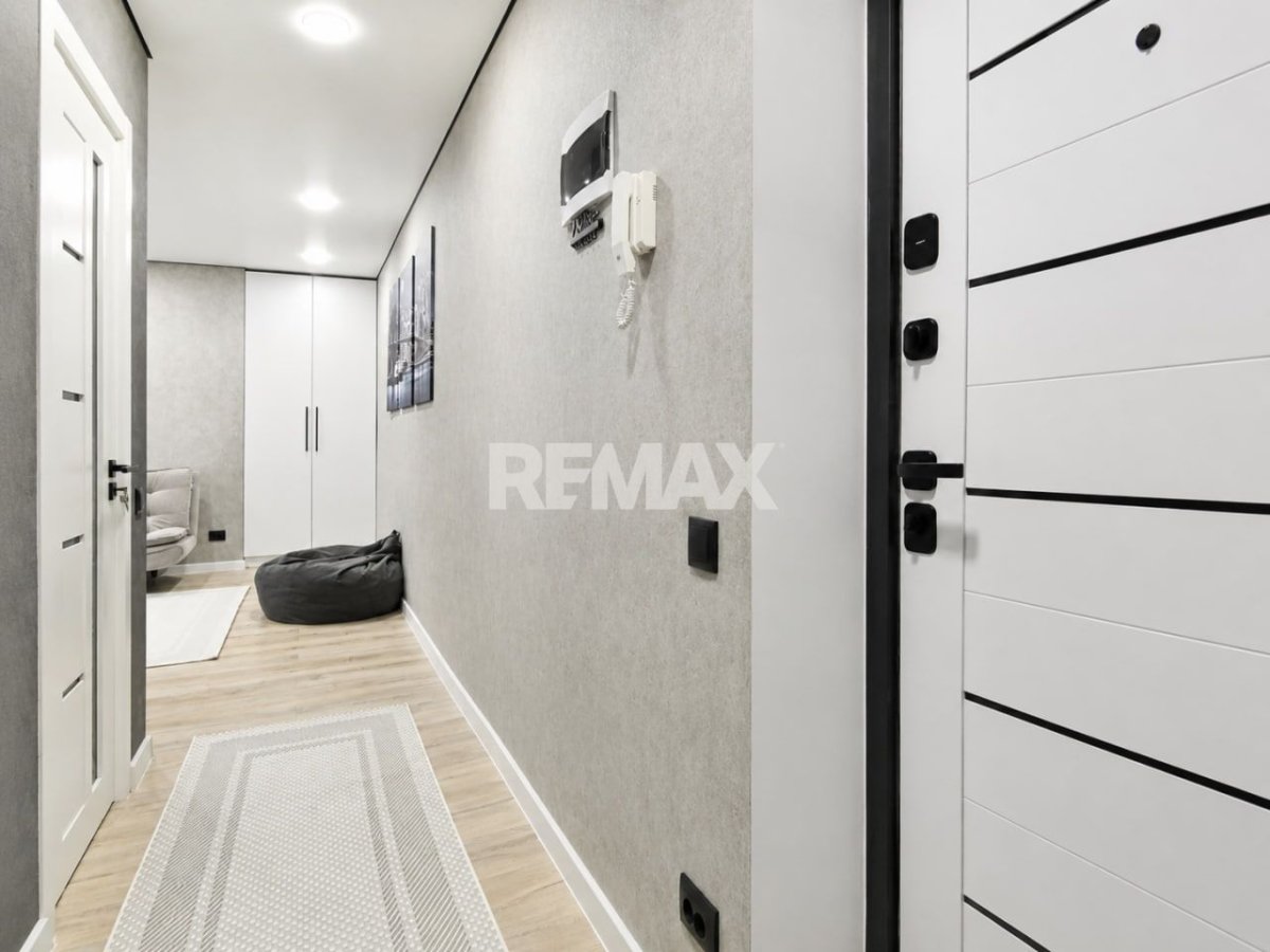 102.000 EUR