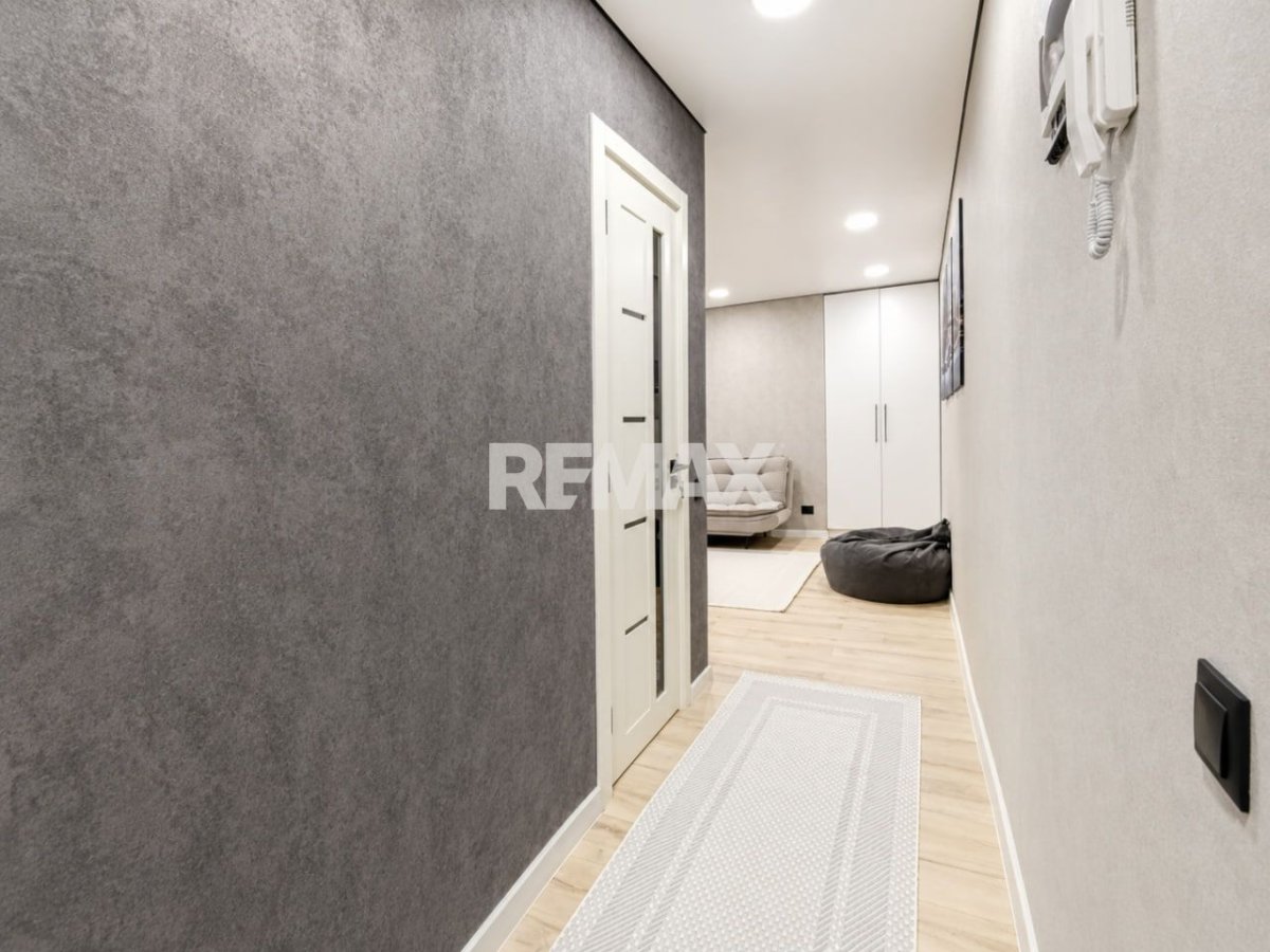 102.000 EUR