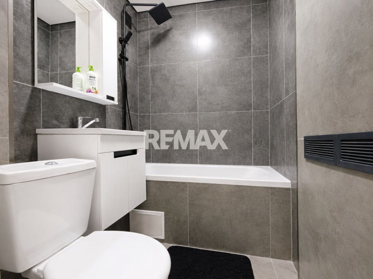 102.000 EUR