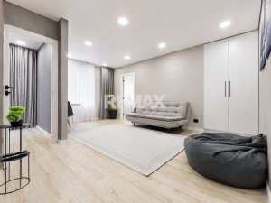 102.000 EUR