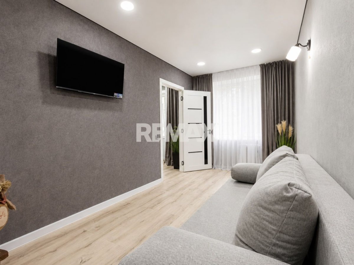 102.000 EUR