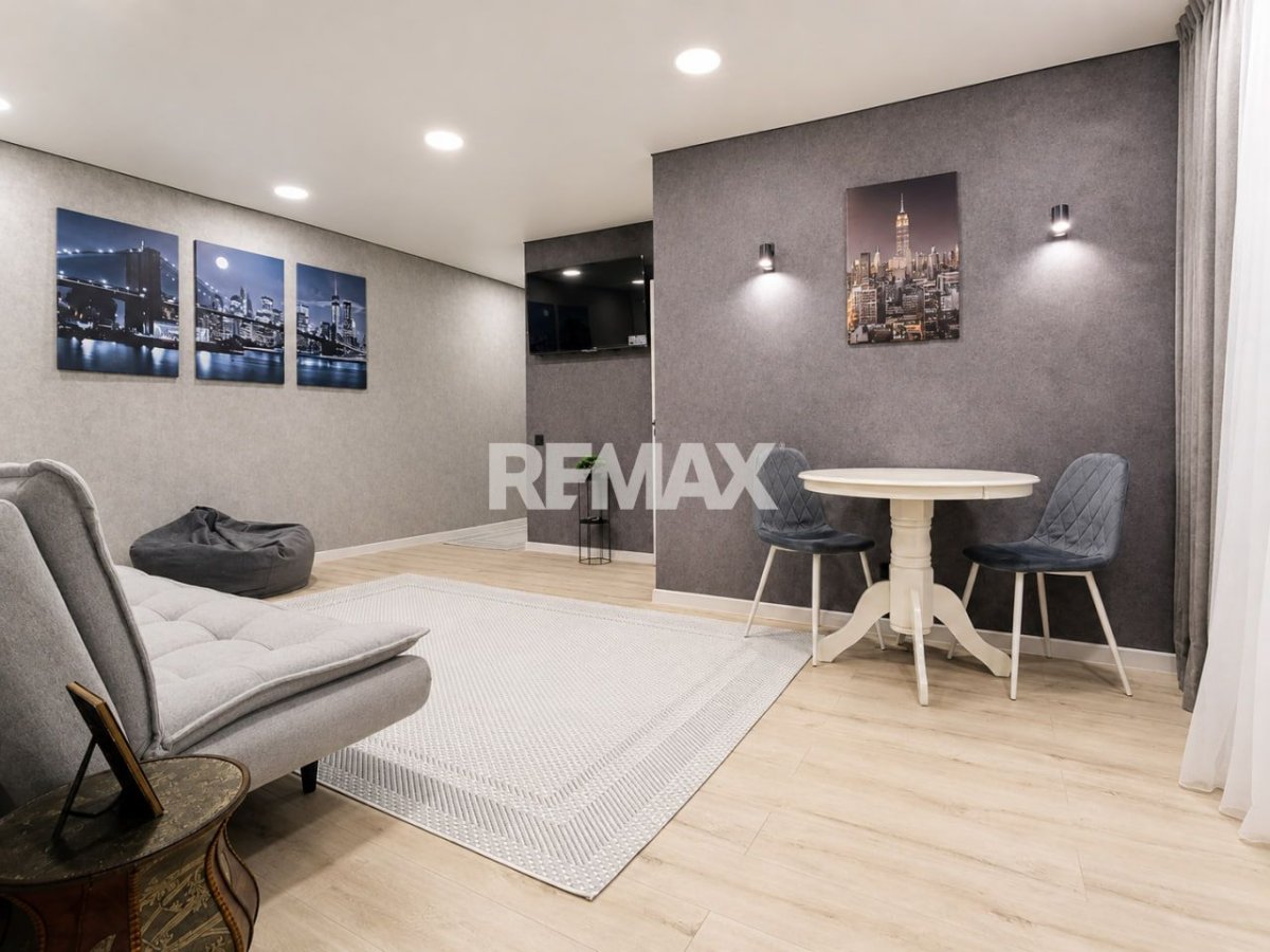 102.000 EUR