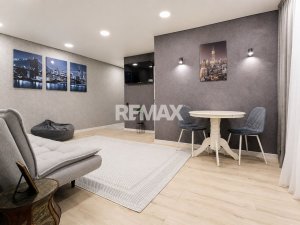 102.000 EUR
