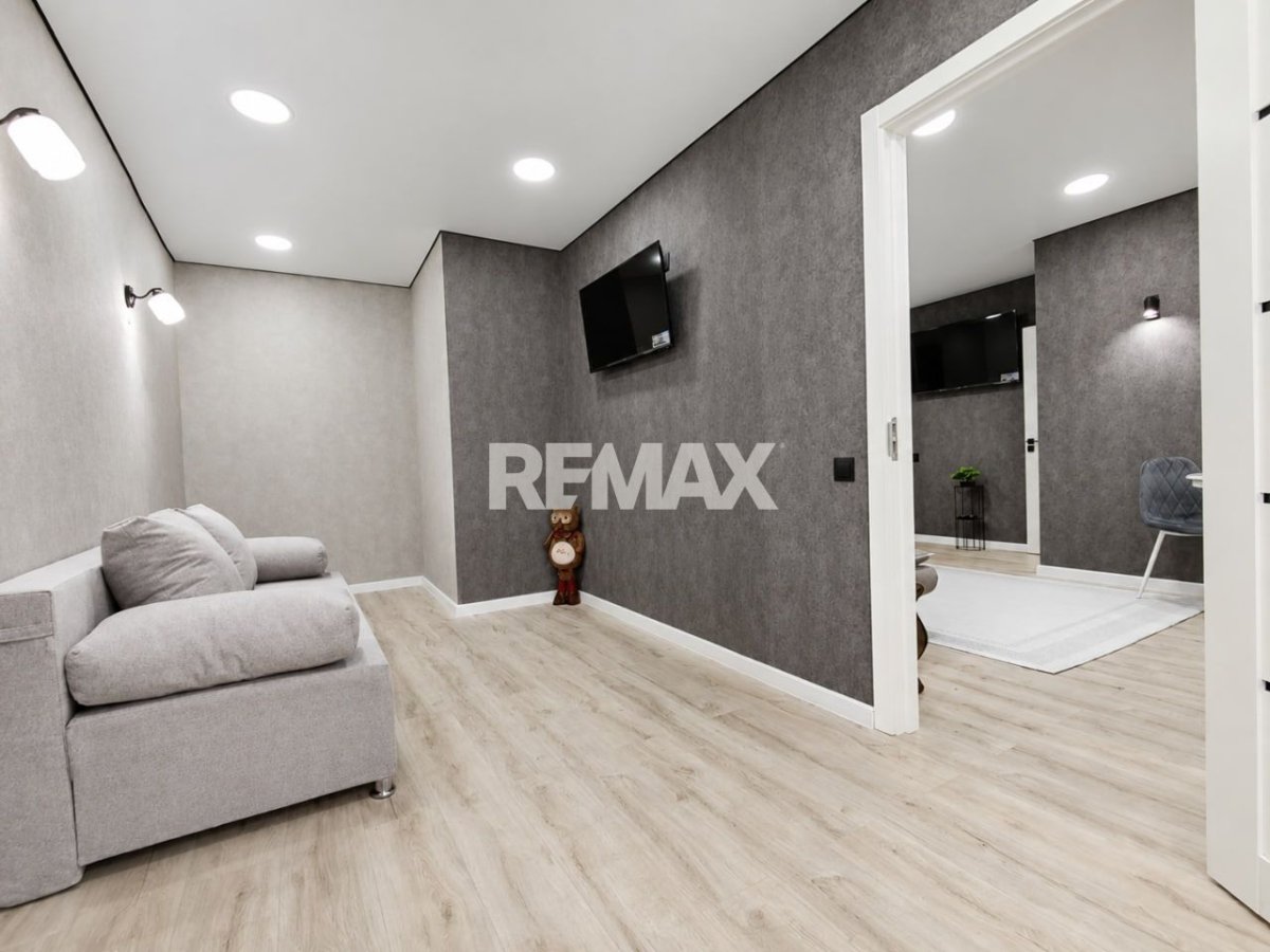 102.000 EUR