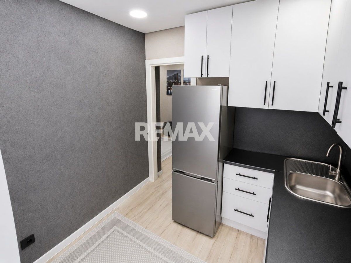 102.000 EUR