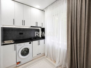 102.000 EUR